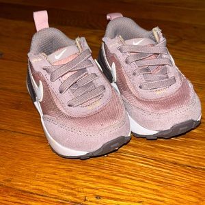 “Nike waffle one” like new size 4c